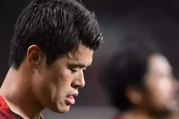 元日本代表の危険タックル→乱闘騒ぎ　海外スタジアム騒然…足裏直撃で相手選手が激高