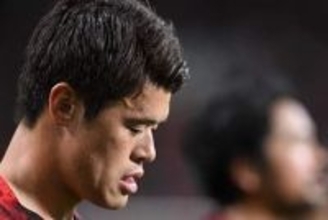 元日本代表の危険タックル→乱闘騒ぎ　海外スタジアム騒然…足裏直撃で相手選手が激高