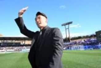 J新監督が相手マスコットと「まさかのコラボ」　“お茶交流”が話題「そういうことか」