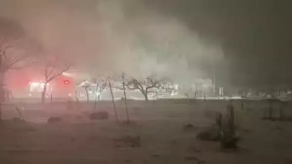 福島市でガレージ火災　けが人なし＜福島県＞