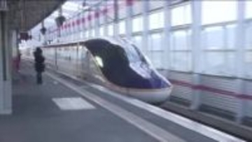 最大９連休の年末年始　帰省ラッシュが本格化　福島県内の鉄道も混雑　新幹線ホームで孫を出迎えた人も