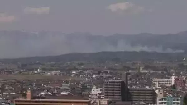 「山から白い煙が」喜多方市の山林で火災　福島県喜多方市塩川町中屋沢地区