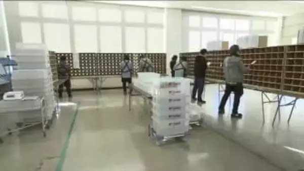 福島県の郡山郵便局で年賀状の区分け作業がピーク　元日の年賀状配達枚数は約３割減少の見通し