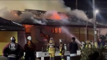 「建物の1階が燃えている」郡山市のラーメン店で火事　店舗兼住宅が全焼　営業時間外でケガ人なし　福島