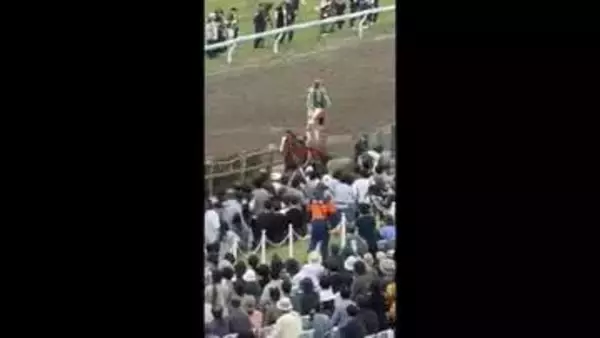 馬と人が衝突　4人がケガ　相馬野馬追で甲冑競馬中に放馬＜福島県・南相馬市＞