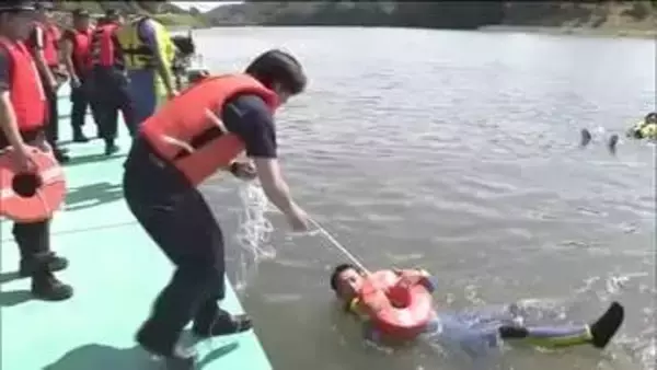 阿武隈川で水難救助訓練　大雨や台風の時期に備え　警察官など知識や技術を身に着ける　福島・二本松市