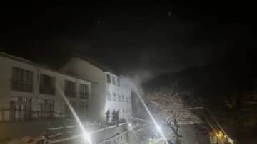 「黒煙と炎が見える」福島・高湯温泉で火事　旅館に併設の従業員寮から出火　消火活動続く　ケガ人はなし