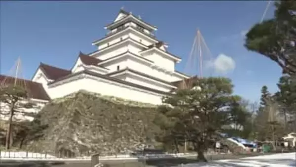 鶴ヶ城もうっすら雪化粧　12月12日・福島県は冬型の気圧配置　会津・中通りで降雪のところも