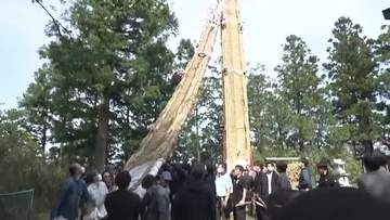 5月の東北絆まつりに向け　羽黒神社の大わらじ降ろされる　新しく作り替える作業へ　福島わらじまつり