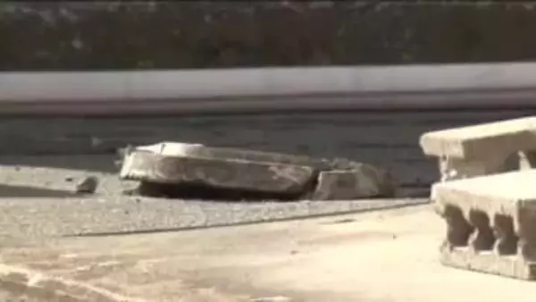 排水管が爆発か　福島市天神町でマンホールから火噴く　4つが破損　ケガ人なし　ガス臭で一時立ち入り規制