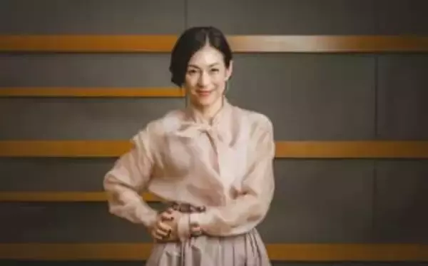 ｢雑に扱われるのが嫌｣鈴木保奈美の“言葉の流儀”、松田元太『人事の人見』脚本家と挑む屁理屈コメディで｢壁抜けしたい｣