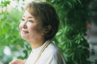 映画『八月の杜』主演の烏丸せつこが嫌う終活と自分探し…71歳で語る好きに生きる覚悟とテレビへの本音