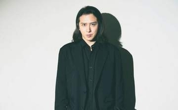 ｢大の耳フェチなんです｣令和の金田一耕助・尾上松也がフケを飛ばす代わりにしていること…『八つ墓村』作者との“不思議な縁”