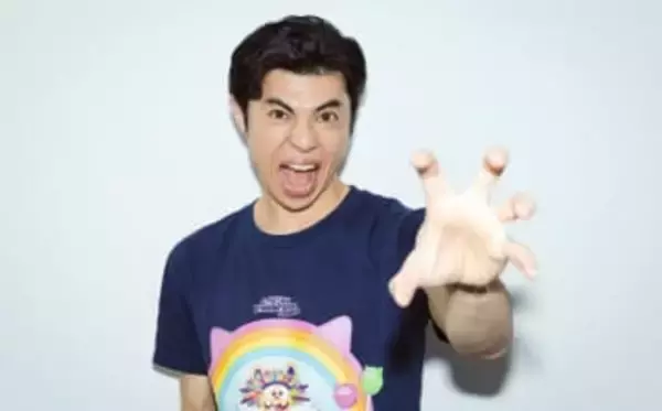 小島よしお｢コミュ力がバグっていた｣過去、声優挑戦で思い出した過剰な“小島義雄クン”と明るいキャラの背景