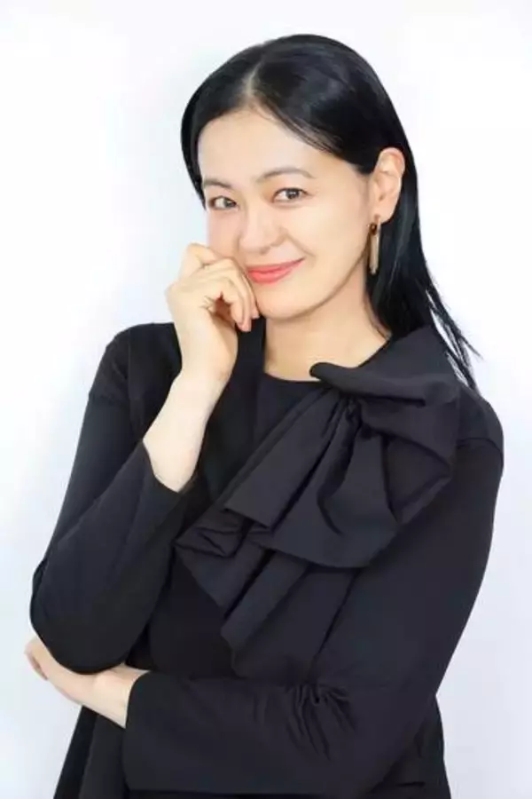 ｢初めてではなかった｣黒谷友香が明かす初主演映画での大胆な挑戦。デビュー30年の最新作で提案した妖艶な衣装と、人生を変えた恩師