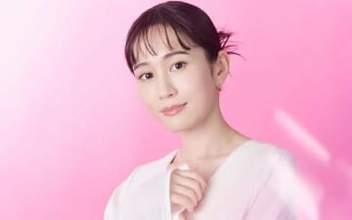不動のセンター前田敦子“最後の写真集”、｢大胆に｣大人の恋ウィーン撮影と｢恋人が欲しい｣デビュー20周年の恋愛事情