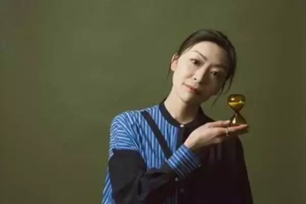 俳優・内田慈、『田鎖ブラザーズ』本編とショートドラマを行き来して。2つの視点から描かれる“役の奥行き”