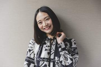 9頭身ビンボー女優の緑川静香…3畳物置部屋での過酷な貧乏生活と公園での一人芝居