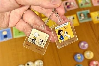 【スヌーピー】くら寿司×「PEANUTS」コラボグッズ第1弾先行公開「ビッくらポン」景品やステッカー付き限定メニューもお披露目