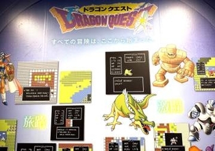 「ドラゴンクエスト 40周年記念展」歴代シリーズのメモリアルウォール設置！ 初代「ドラクエ」のパネルを撮り下ろし