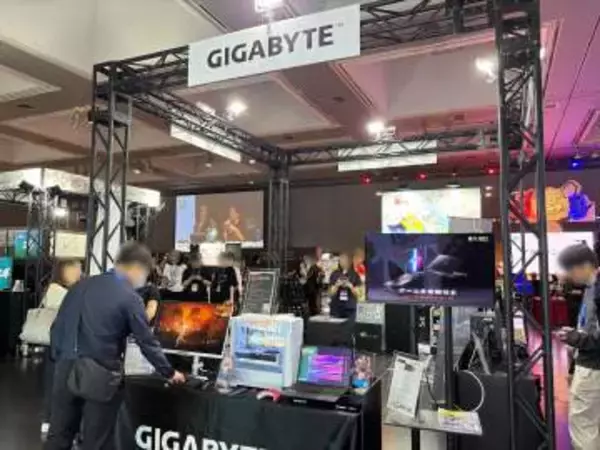 白いゲーミングモニター「M27UP ICE」の色表現をチェックできるGIGABYTEブース！【BitSummit2026】
