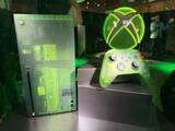 「XBOX25周年を記念した「XBOX Series X」限定版の撮り下ろし写真を紹介。現地会場にて実機が展示」の画像1