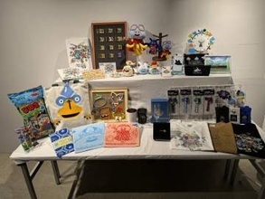 「ドラゴンクエスト 40周年記念展」グッズ撮り下ろし！ ぬい、スカジャン、バッグなど可愛いドラクエデザイン盛沢山