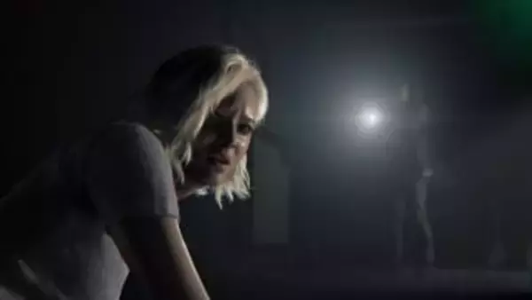 レオンパートは“痛快”体験だった！ 「バイオ レクイエム」試遊版レポートグレースの「恐怖」との対比がすごい。チェーンソーや斧アクションもプレイ