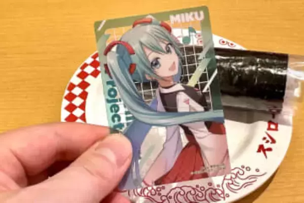 スシロー×「プロセカ」コラボメニューやグッズを撮り下ろしで紹介限定ピックやステッカー、マルチポーチなどが登場