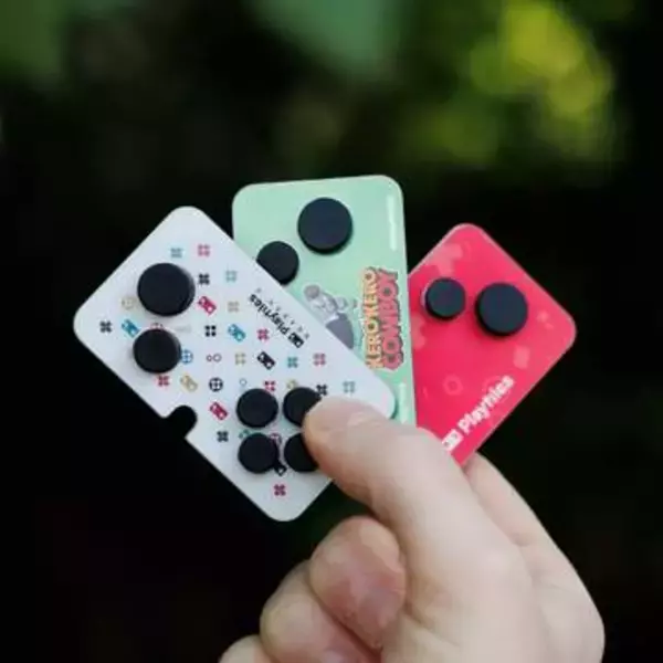 フランス発、スマホ用コントローラー「Playtiles」が日本初上陸。本日7月6日より販売開始スマホに「貼るだけ」で携帯型ゲーム機になる新感覚デバイス