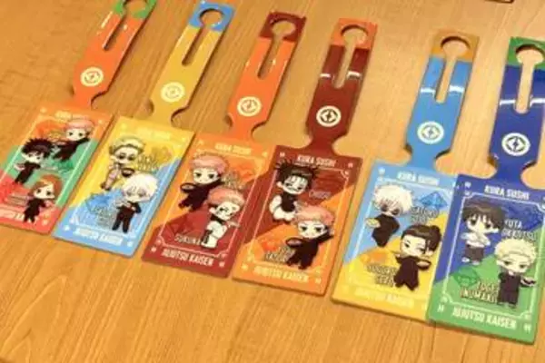 くら寿司×「呪術廻戦」コラボ第2弾グッズ「ラゲージタグ」先行公開！デフォルメキャラがかわいい全6種が5月29日から登場