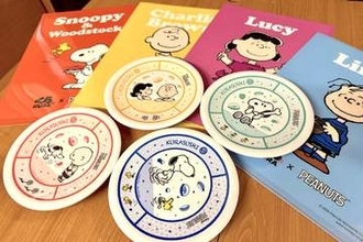 【スヌーピー】くら寿司×「PEANUTS」コラボ第2・3弾グッズ先行公開オリジナルデザインのクリアファイルと寿司皿は必見！