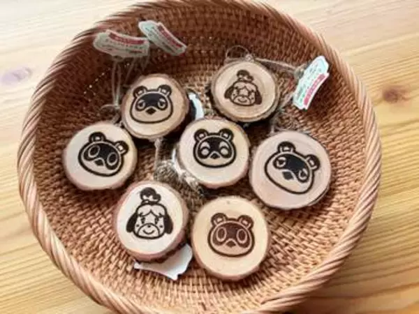 「あつまれ どうぶつの森」、「東急リゾートタウン蓼科」コラボグッズを現地でチェックイチ押しは毎日数量限定「木のキーホルダー」。「ぶつ森」amiiboカード全弾も販売予定