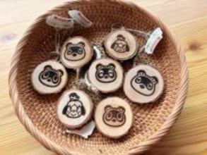 「あつまれ どうぶつの森」、「東急リゾートタウン蓼科」コラボグッズを現地でチェックイチ押しは毎日数量限定「木のキーホルダー」。「ぶつ森」amiiboカード全弾も販売予定