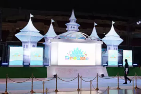 【ホロライブ】異様な圧を放つフェイスマウンテン！「hololive SUPER EXPO 2026」ホロドリブースフォトレポートホロメンの家を再現したセットも展示