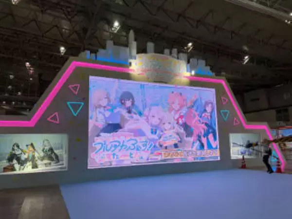 「ブルアカふぇす」が大盛況！ モモフレンズレースで先生たち大盛り上がりペロロジラの巨大なバルーンなど会場の模様を写真でお届け