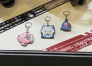 “おこモンティス”ラバストは怒ってるのに可愛い！ 「アークナイツ」6周年イベントのグッズを紹介ジト目風アーミヤのアクスタなどユニークなグッズが多数展示