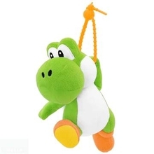 【マリオ】USJで、ポーズがかわいいヨッシーの新キーチェーンが販売中チェーンに片手で捕まる、アクション感のあるポーズが特徴