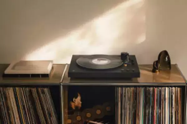 ソニー、ワイヤレス接続にも対応したステレオレコードプレーヤー2機種を2月14日に発売