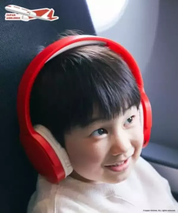 3COINS、JALコラボのKIDS向けヘッドホンが本日3月2日に発売最大約10時間連続再生可能で長時間の外出にも対応