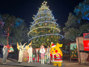 ポケモンたちが灯す「ピカピカほうでんツリー」登場！ 横浜赤レンガ倉庫「Pokemon Happy Holidays」撮りおろし