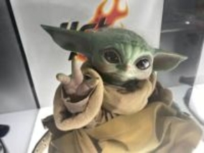 【東京コミコン2025】「スター・ウォーズ」グローグーのフィギュアがかわいい！ ディズニーブースではグッズを多数販売