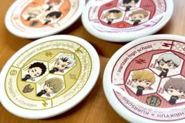 くら寿司×アニメ「ハイキュー!!」コラボグッズ第2弾「寿司皿」を撮り下ろしで紹介「極上かにフェア」同時開催。新登場の豪華“マウンテン盛”も