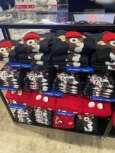 【東京コミコン2025】「グレムリン」やヒグチユウコ氏コラボアパレルがかわいい！ グラニフブースで限定・先行販売