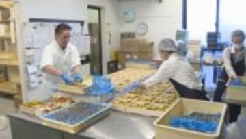 群馬・前橋市の日本料理店　おせち料理作り急ピッチ