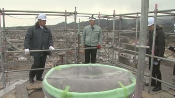 富岡製糸場の煙突　保存修理工事を榎本市長が視察　群馬・富岡市