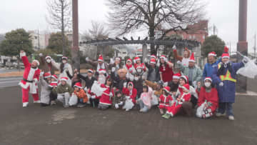 クリスマスにサンタ姿でごみ拾い　群馬・桐生市