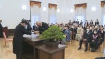 叙勲・褒章の伝達式　受章者の功績称える　群馬・前橋市