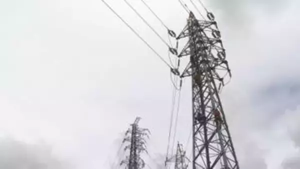 送電鉄塔での救助手順を確認する訓練　群馬・前橋市
