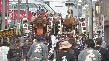 群馬・「沼田まつり」始まる　山車やみこしで熱気！